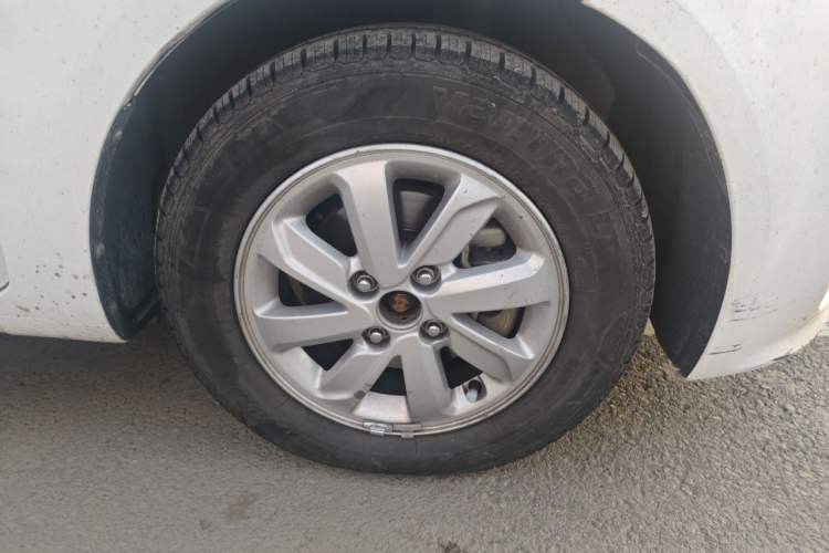 Used Kia K2 2015 Sedan 1.4L Automatic GLS Right Front Wheel Hub