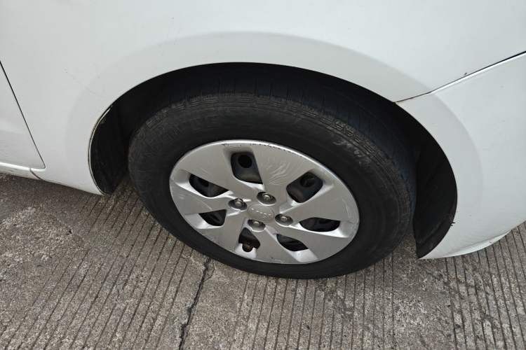 Used Kia K2 2015 Sedan 1.4L Automatic GLS Right Front Wheel Hub
