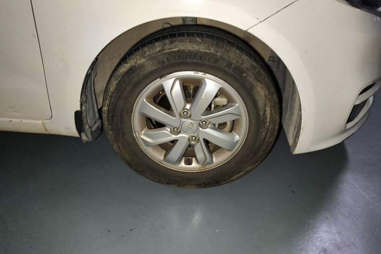 Used Kia K2 2015 Sedan 1.4L Automatic GLS Right Front Wheel Hub
