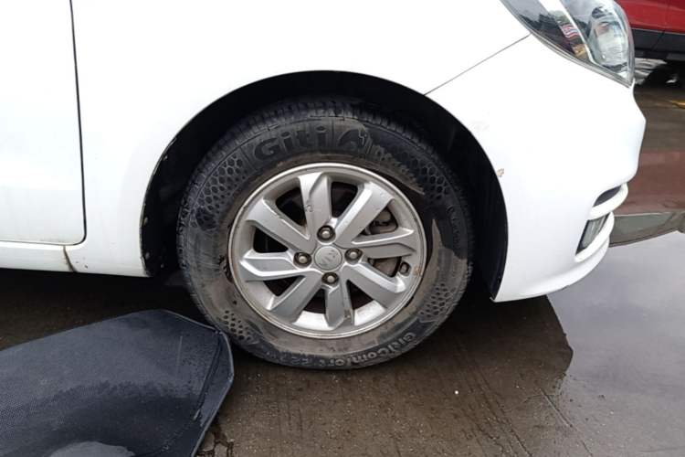 Used Kia K2 2015 Sedan 1.4L MT GLS Right Front Wheel Hub