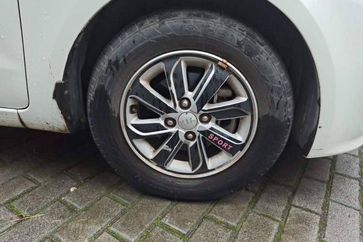 Used Kia K2 2015 Sedan 1.4L Automatic GLS Right Front Wheel Hub