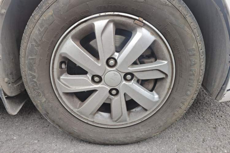 Used Kia K2 2015 Sedan 1.4L Manual Transmission GL Right Front Wheel Hub