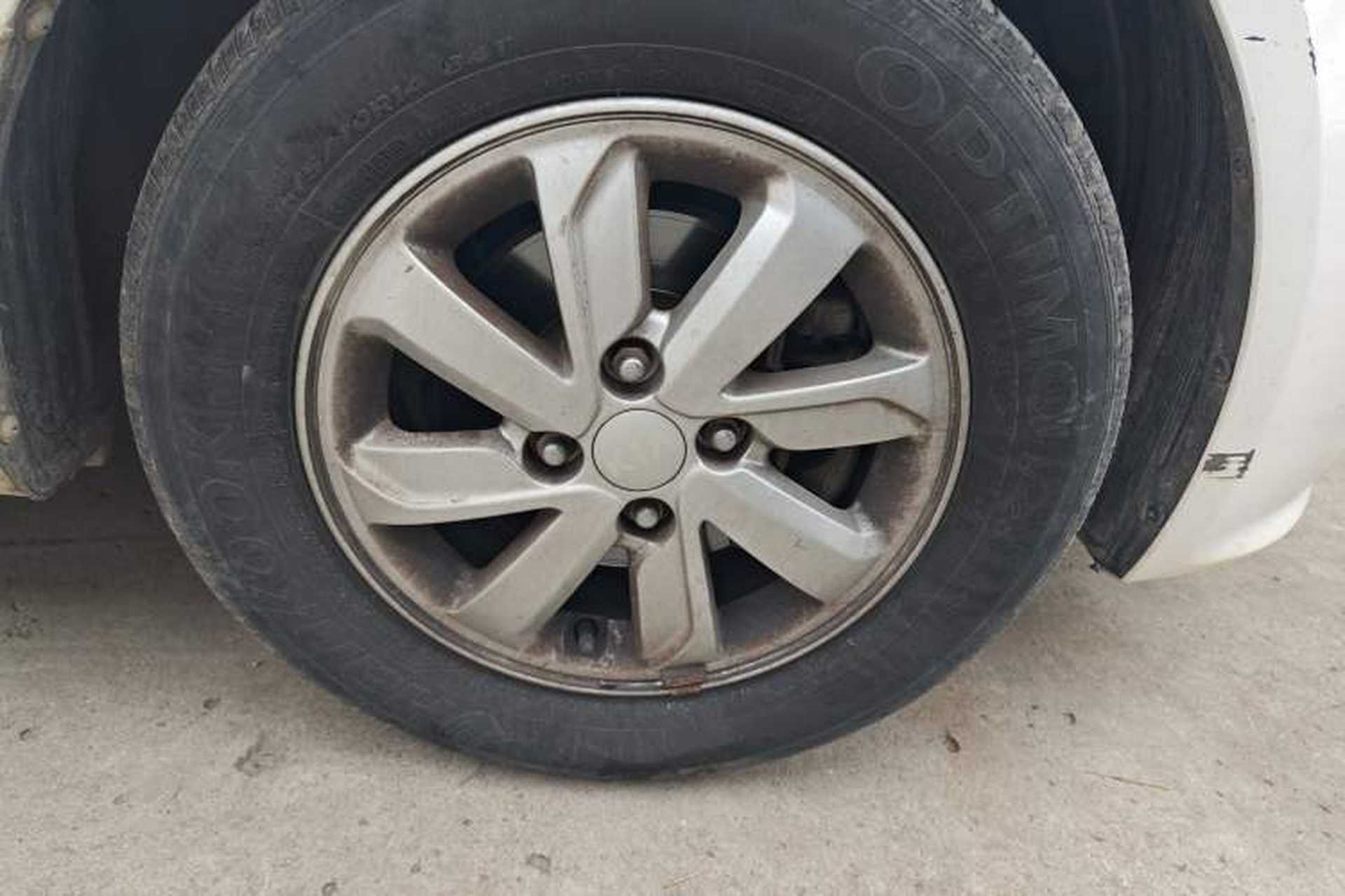 Used Kia K2 2015 Sedan 1.4L MT GLS Right Front Wheel Hub