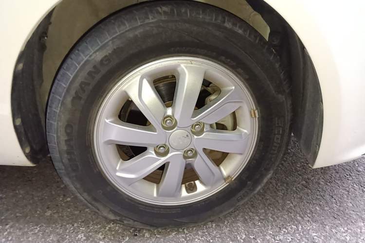 Used Kia K2 2015 Sedan 1.4L Manual Transmission GL Right Front Wheel Hub