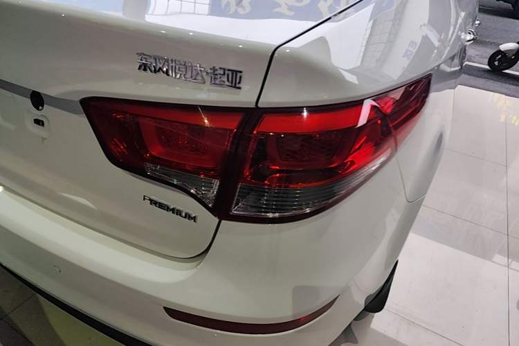 Used Kia K2 2015 Sedan 1.6L Automatic Transmission Premium Right Rear Taillight