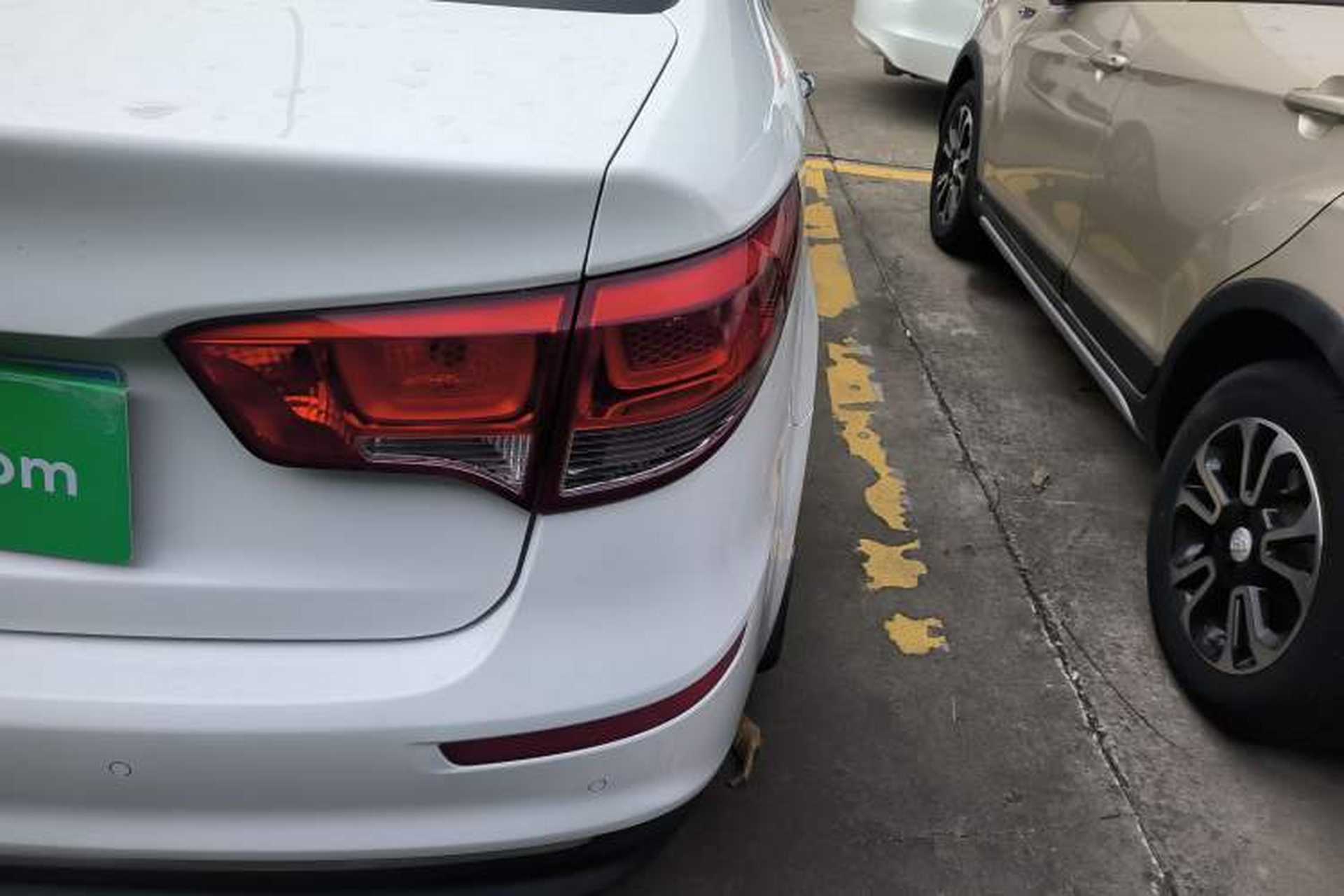 Used Kia K2 2015 Sedan 1.6L Automatic Transmission Premium Right Rear Taillight