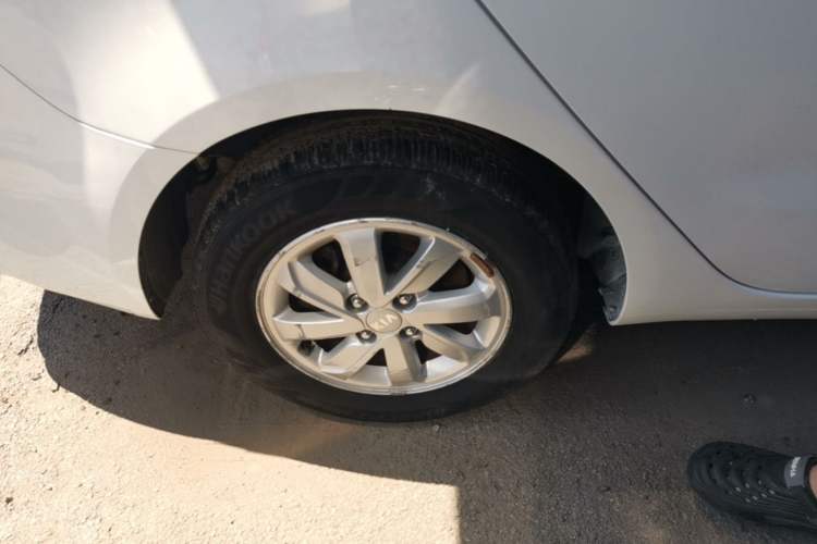 Used Kia K2 2015 Sedan 1.4L Automatic GLS Right Rear Wheel Hub