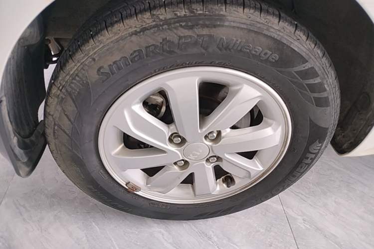 Used Kia K2 2015 Sedan 1.4L Automatic GLS Right Rear Wheel Hub