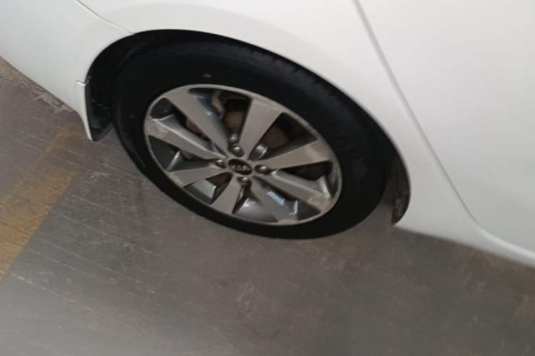 Used Kia K2 2015 Sedan 1.6L Automatic Transmission Premium Right Rear Wheel Hub
