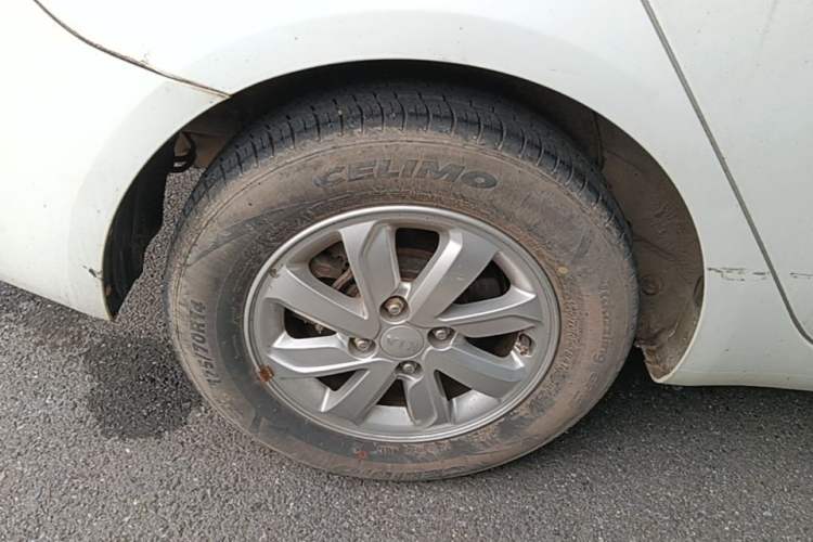 Used Kia K2 2015 Sedan 1.4L MT GLS Right Rear Wheel Hub