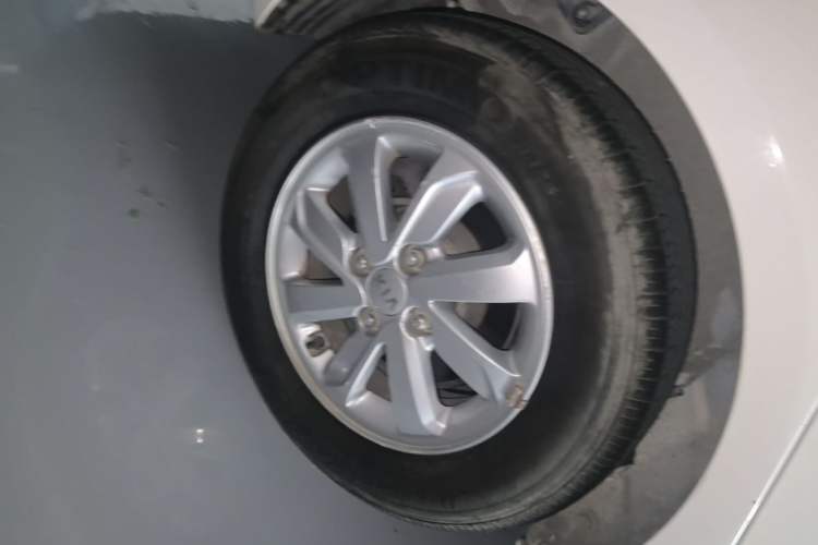 Used Kia K2 2015 Sedan 1.4L MT GLS Right Rear Wheel Hub