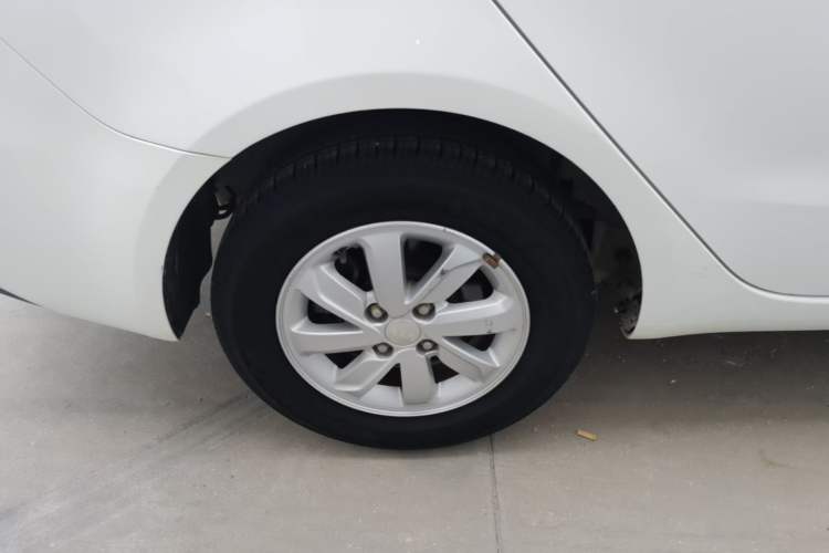 Used Kia K2 2015 Sedan 1.4L Automatic GLS Right Rear Wheel Hub