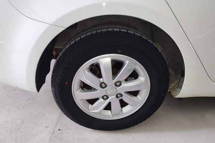 Used Kia K2 2015 Sedan 1.4L MT GLS Right Rear Wheel Hub