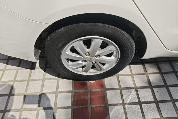 Used Kia K2 2015 Sedan 1.4L Automatic GLS Right Rear Wheel Hub