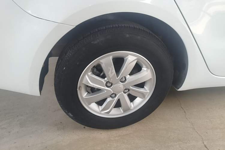 Used Kia K2 2015 Sedan 1.4L Automatic GLS Right Rear Wheel Hub