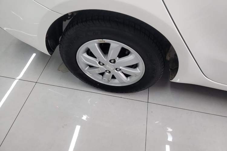 Used Kia K2 2015 Sedan 1.4L MT GLS Right Rear Wheel Hub