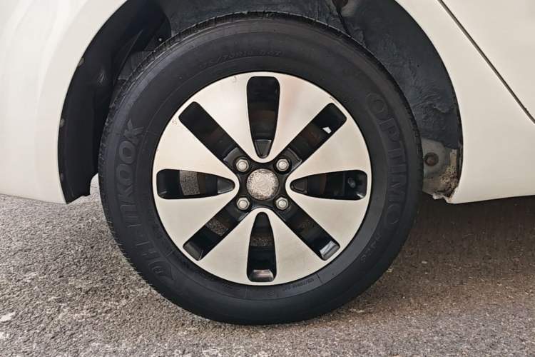 Used Kia K2 2015 Sedan 1.4L Automatic GLS Right Rear Wheel Hub