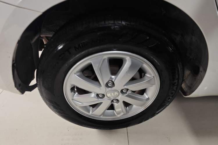 Used Kia K2 2015 Sedan 1.4L Automatic GLS Right Rear Wheel Hub