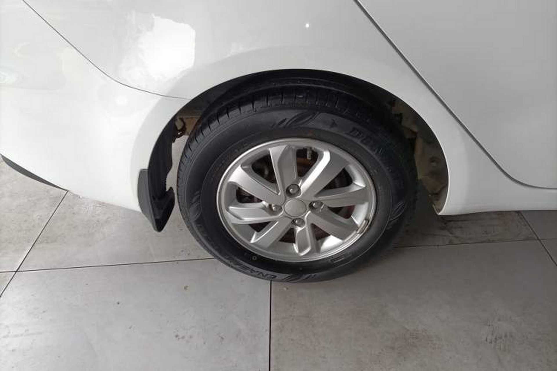 Used Kia K2 2015 Sedan 1.4L Automatic GLS Right Rear Wheel Hub