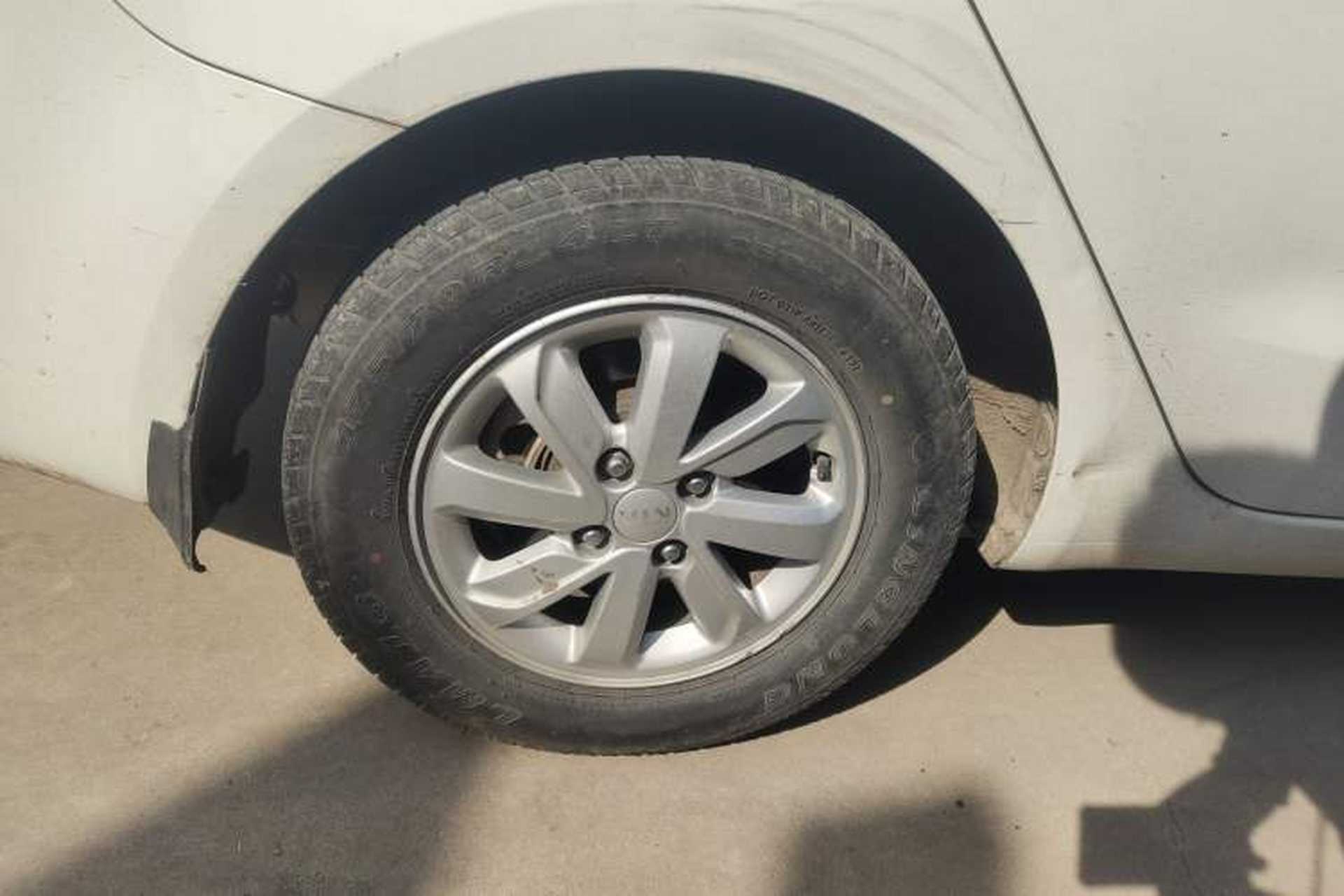 Used Kia K2 2015 Sedan 1.4L MT GLS Right Rear Wheel Hub