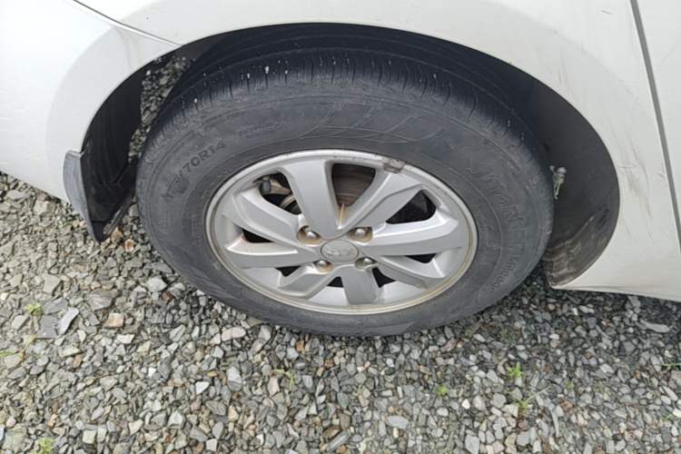 Used Kia K2 2015 Sedan 1.4L MT GLS Right Rear Wheel Hub