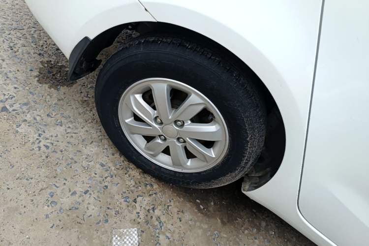 Used Kia K2 2015 Sedan 1.4L MT GLS Right Rear Wheel Hub