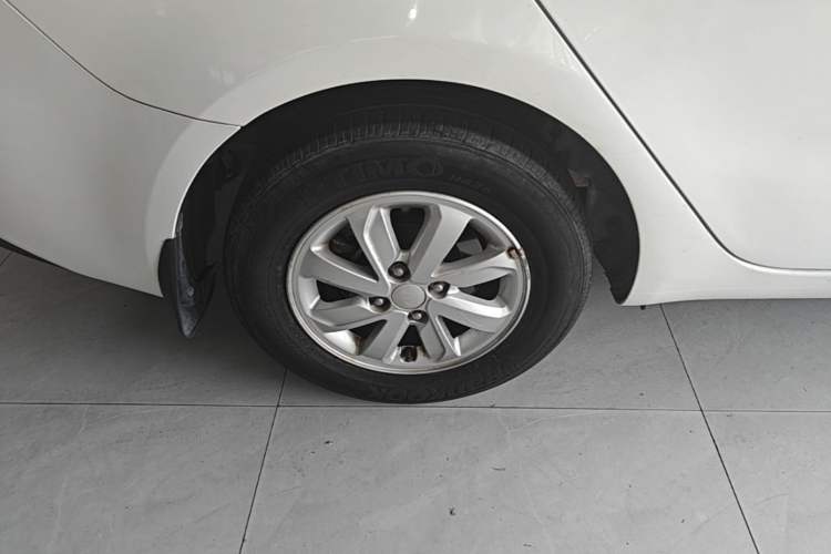 Used Kia K2 2015 Sedan 1.4L Automatic GLS Right Rear Wheel Hub