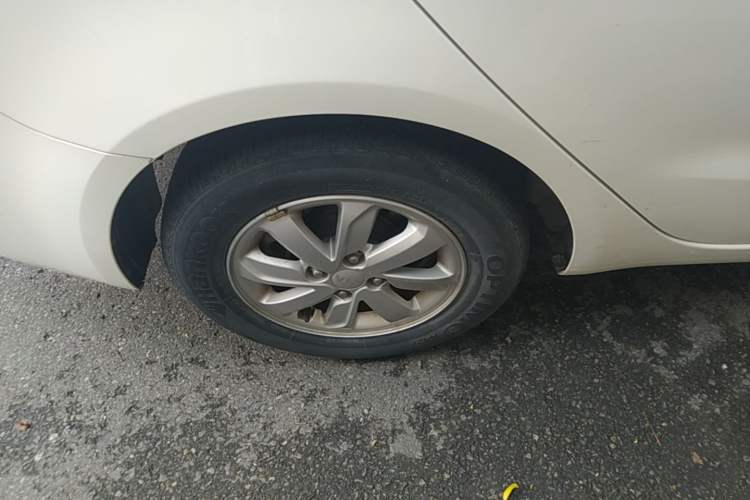 Used Kia K2 2015 Sedan 1.4L MT GLS Right Rear Wheel Hub