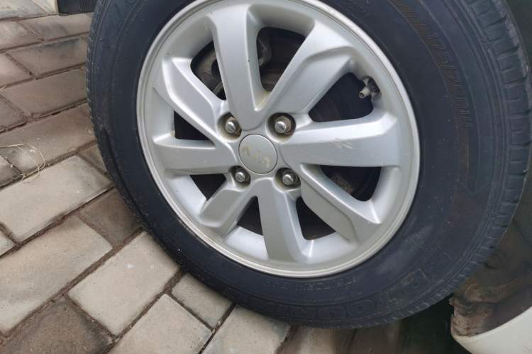Used Kia K2 2015 Sedan 1.4L MT GLS Right Rear Wheel Hub