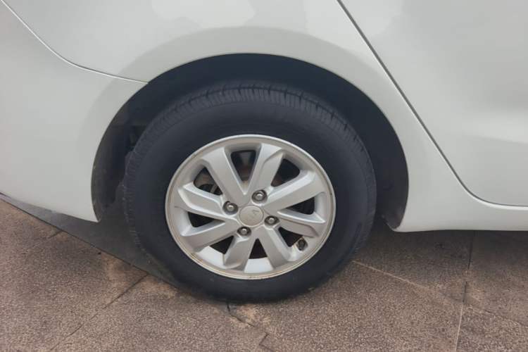 Used Kia K2 2015 Sedan 1.4L Automatic GLS Right Rear Wheel Hub
