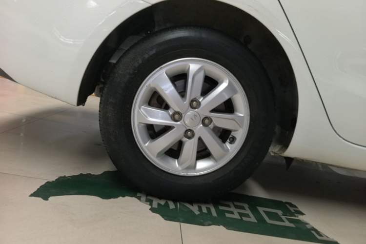 Used Kia K2 2015 Sedan 1.4L MT GLS Right Rear Wheel Hub