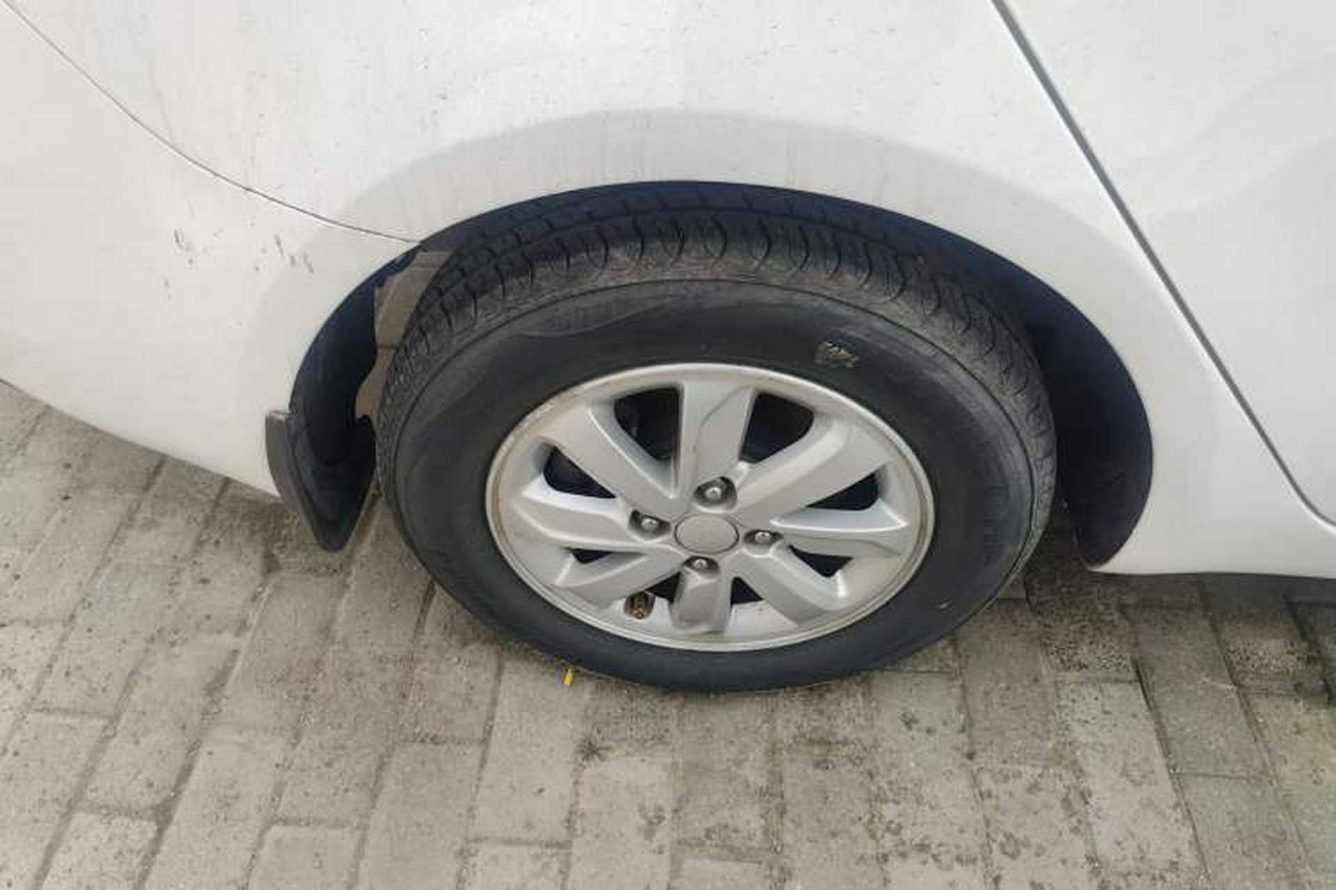 Used Kia K2 2015 Sedan 1.4L Automatic GLS Right Rear Wheel Hub