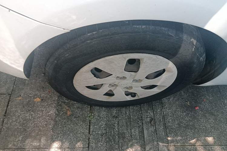 Used Kia K2 2015 Sedan 1.4L Automatic GLS Right Rear Wheel Hub