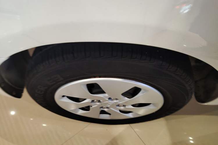 Used Kia K2 2015 Sedan 1.4L Automatic GLS Right Rear Wheel Hub
