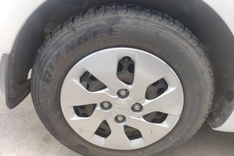 Used Kia K2 2015 Sedan 1.4L Automatic GLS Right Rear Wheel Hub