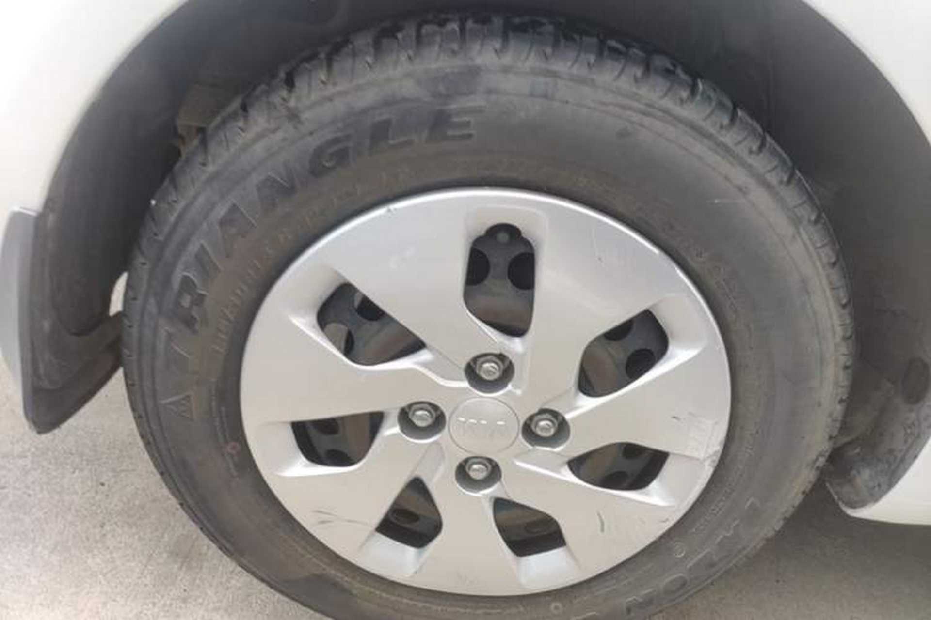 Used Kia K2 2015 Sedan 1.4L Automatic GLS Right Rear Wheel Hub