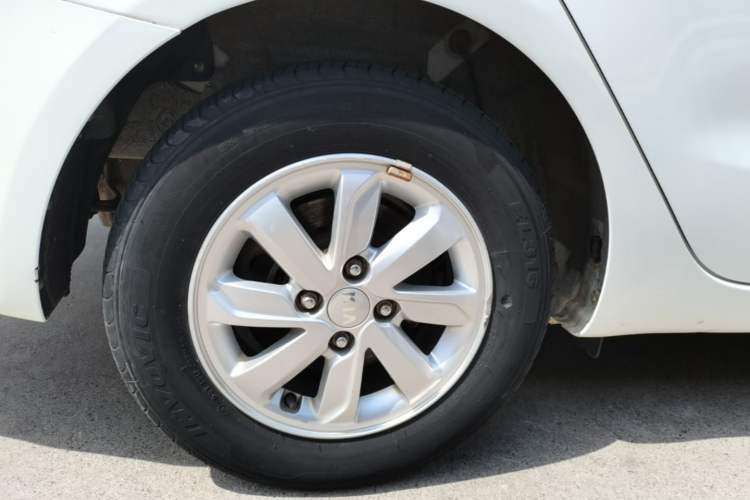 Used Kia K2 2015 Sedan 1.4L Automatic GLS Right Rear Wheel Hub