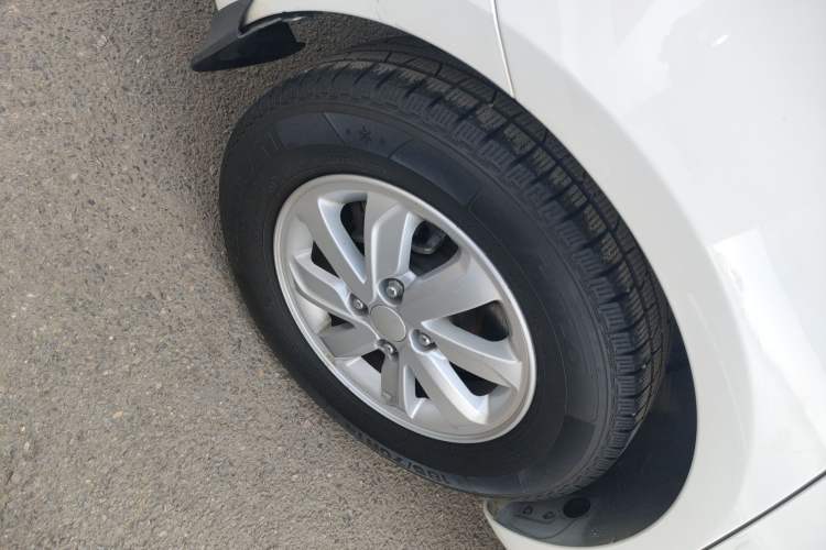 Used Kia K2 2015 Sedan 1.4L MT GLS Right Rear Wheel Hub