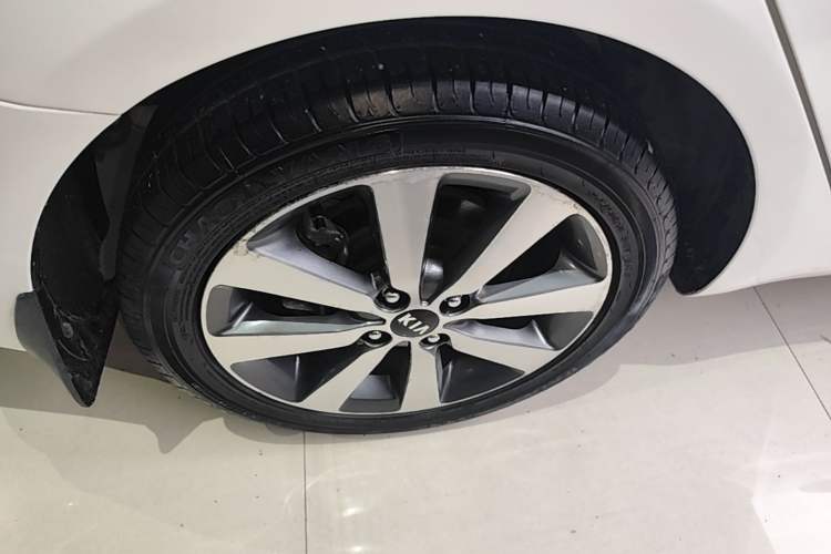 Used Kia K2 2015 Sedan 1.6L Automatic Transmission Premium Right Rear Wheel Hub