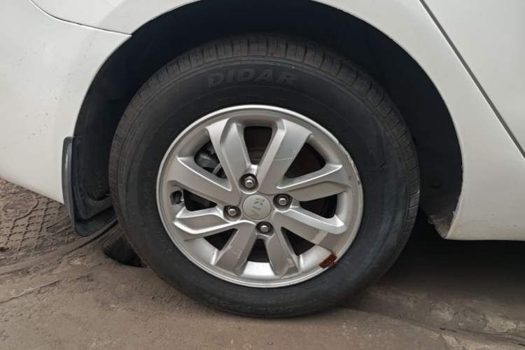 Used Kia K2 2015 Sedan 1.4L MT GLS Right Rear Wheel Hub
