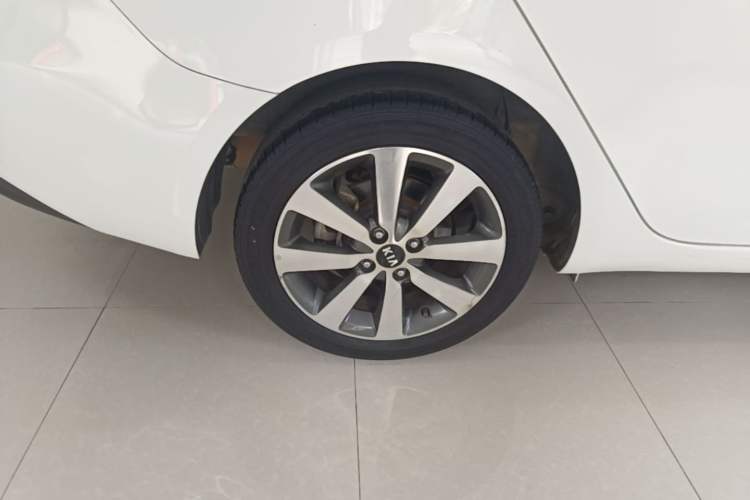 Used Kia K2 2015 Sedan 1.6L Automatic Transmission Premium Right Rear Wheel Hub