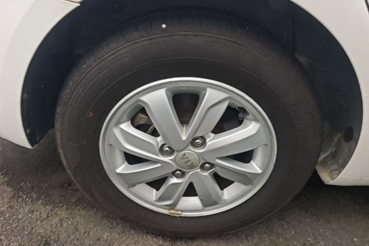 Used Kia K2 2015 Sedan 1.4L Automatic GLS Right Rear Wheel Hub