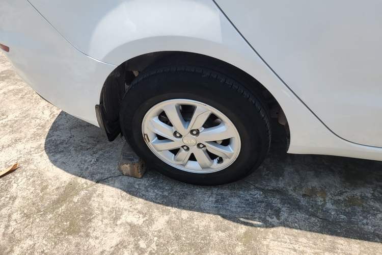 Used Kia K2 2015 Sedan 1.4L Automatic GLS Right Rear Wheel Hub
