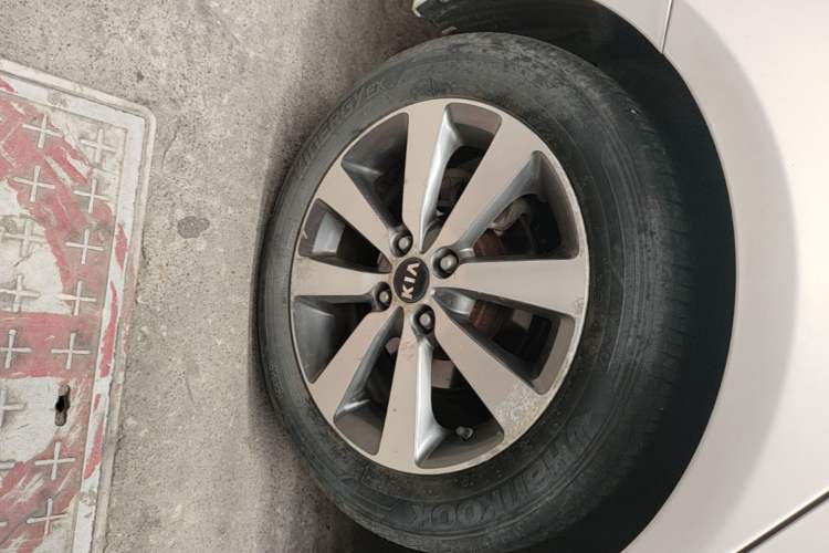Used Kia K2 2015 Sedan 1.6L Automatic Transmission Premium Right Rear Wheel Hub