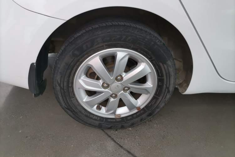 Used Kia K2 2015 Sedan 1.4L MT GLS Right Rear Wheel Hub