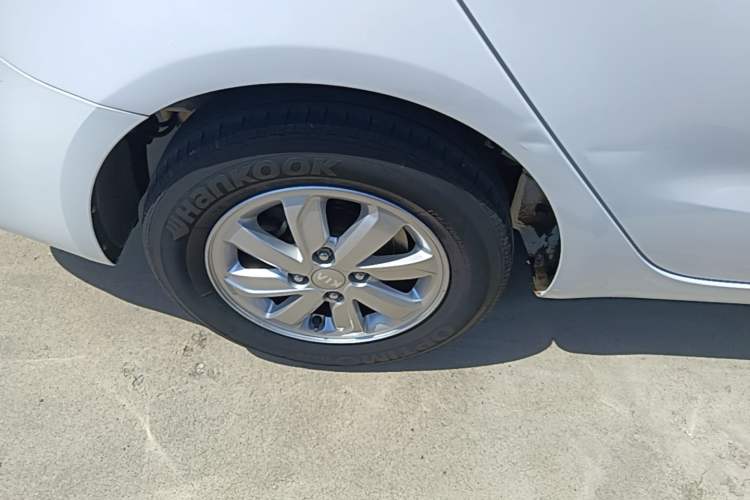 Used Kia K2 2015 Sedan 1.4L MT GLS Right Rear Wheel Hub