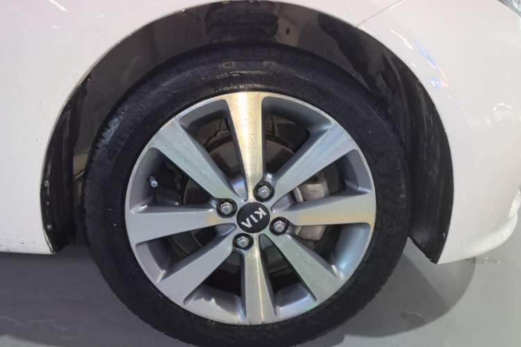 Used Kia K2 2015 Sedan 1.4L Automatic GLS Right Rear Wheel Hub