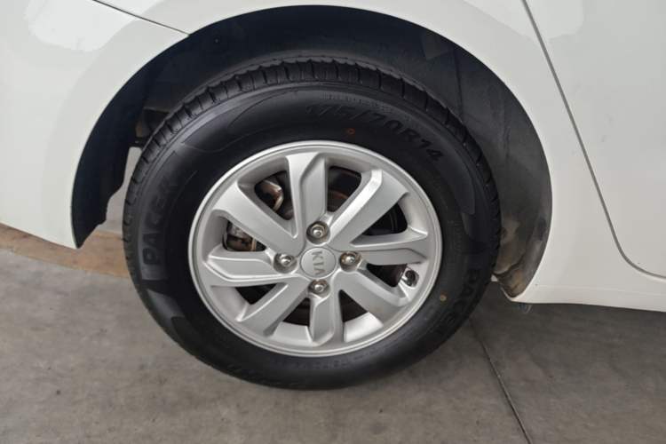 Used Kia K2 2015 Sedan 1.4L MT GLS Right Rear Wheel Hub