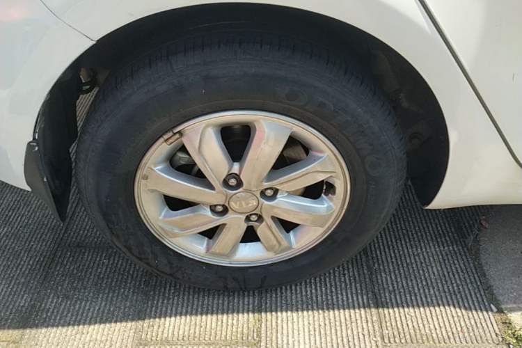 Used Kia K2 2015 Hatchback 1.4L AT GLS Cool Edition Right Rear Wheel Hub