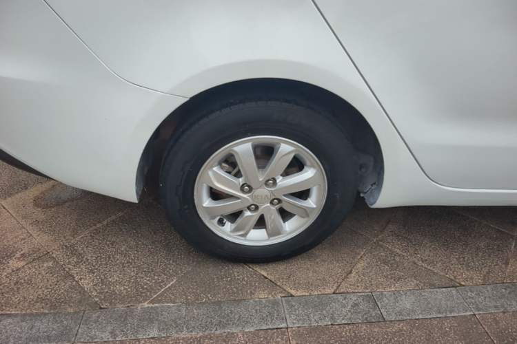 Used Kia K2 2015 Sedan 1.4L Automatic GLS Right Rear Wheel Hub